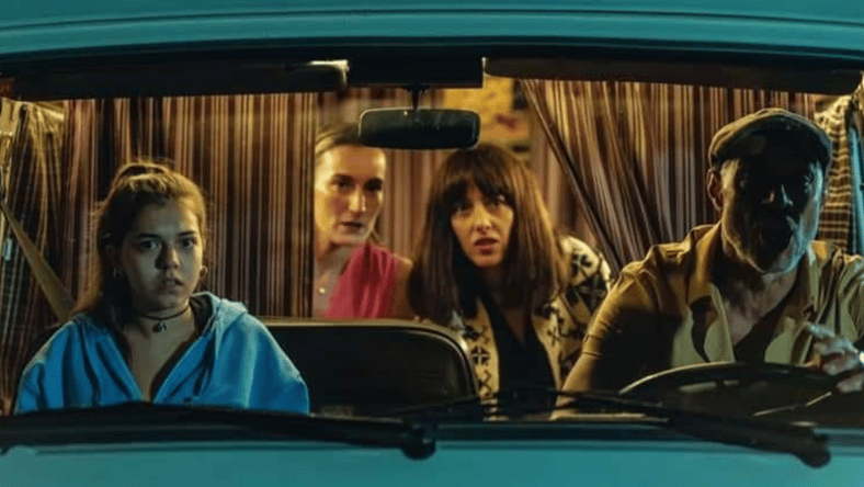 Blasco, Mariela, Marta and Lidia sitting the van Nessa