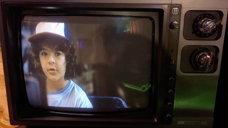 A Fan Watched “Stranger Things” on a Actual 1983 TV, and It Was Perfect