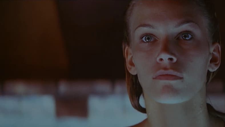 sil on high alert in the hot tub in the movie species