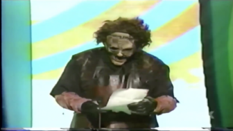 leatherface 336x189 - That Time Leatherface Showed Up To The 2004 Teen Choice Awards [Watch]