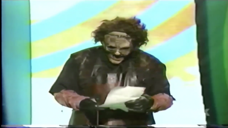 leatherface 788x443 - That Time Leatherface Showed Up To The 2004 Teen Choice Awards [Watch]