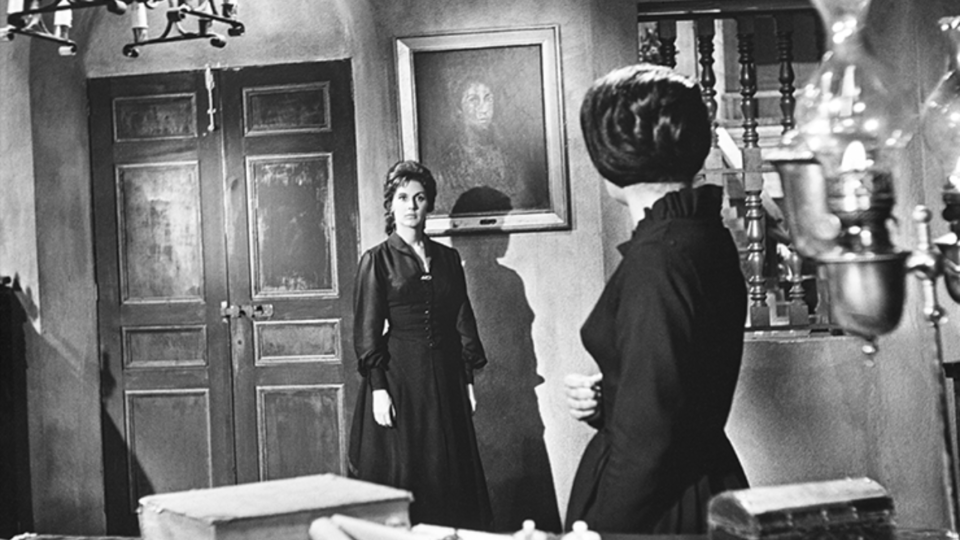 Amelia and Selma standing in front of La Llorona's portrait