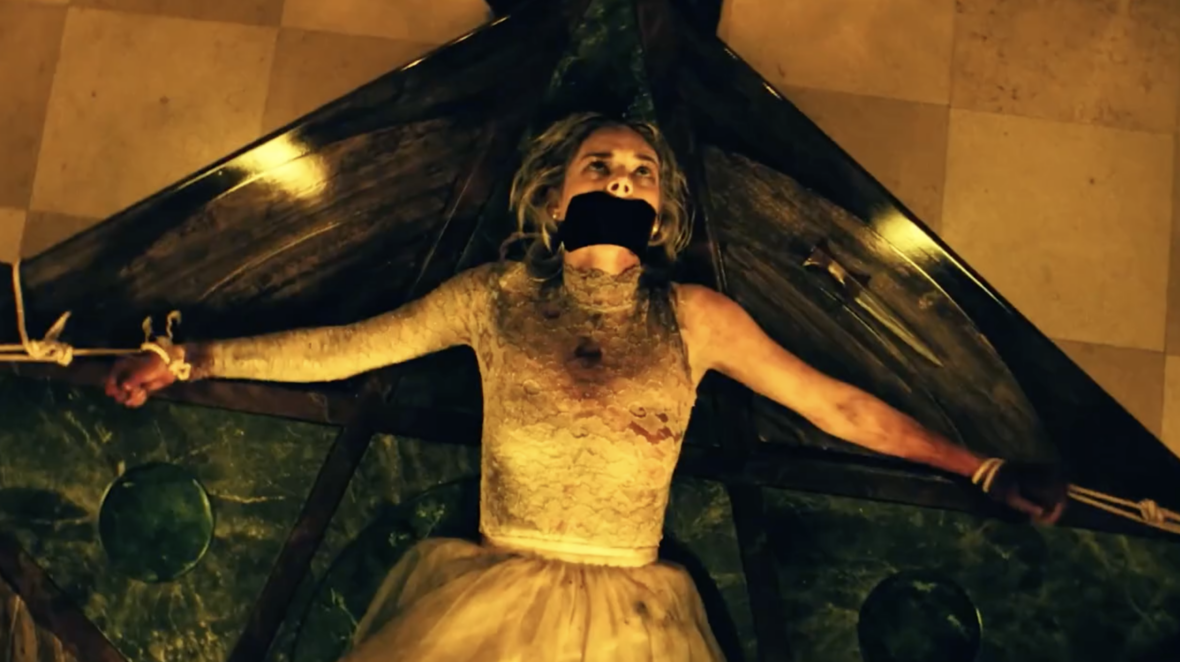 Bloodied Samara Weaving Lights Up in ‘Ready or Not 2’ BTS Featurette!