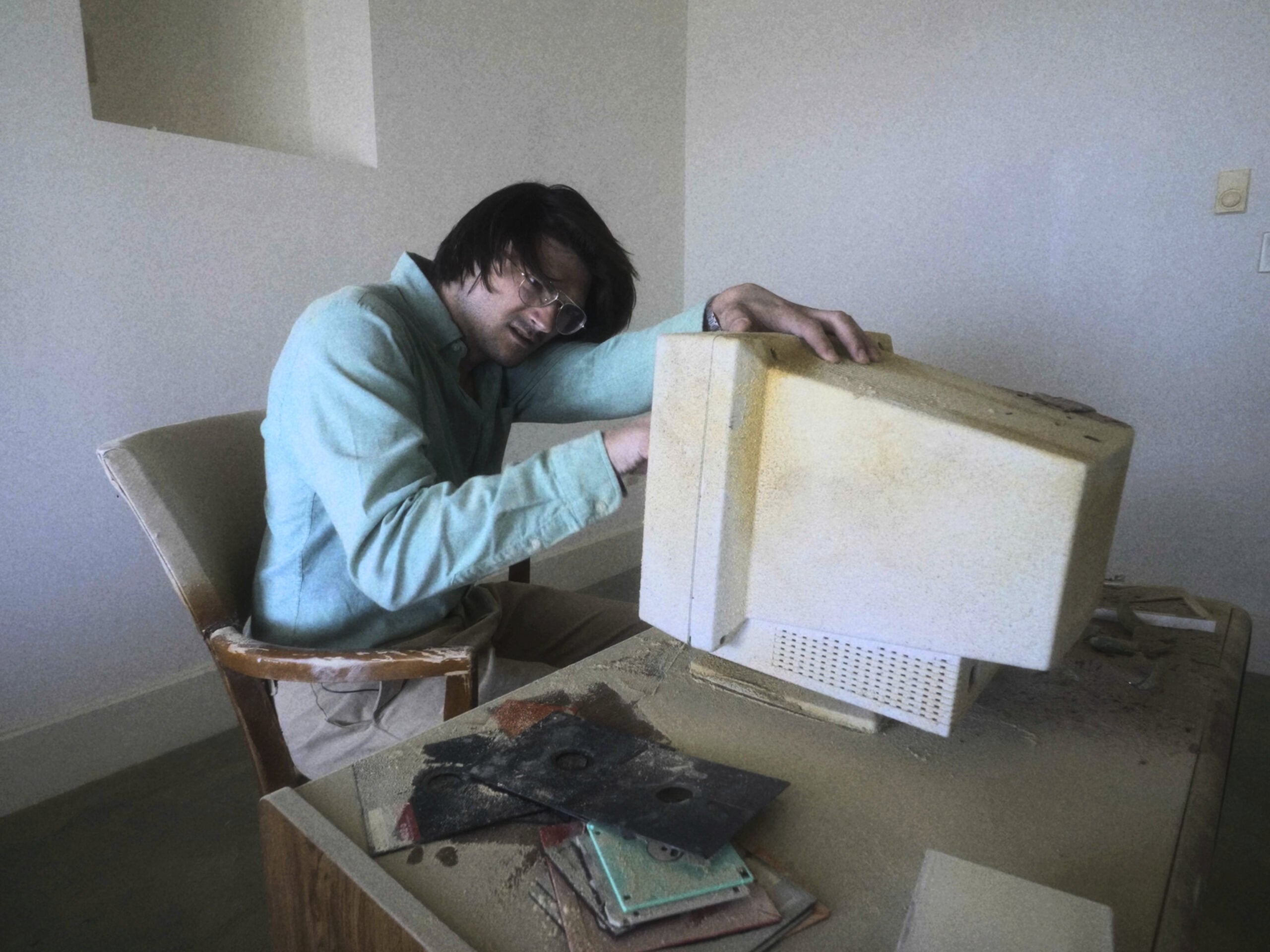 First Look Images Released of Psychological Thriller ‘The Complex’