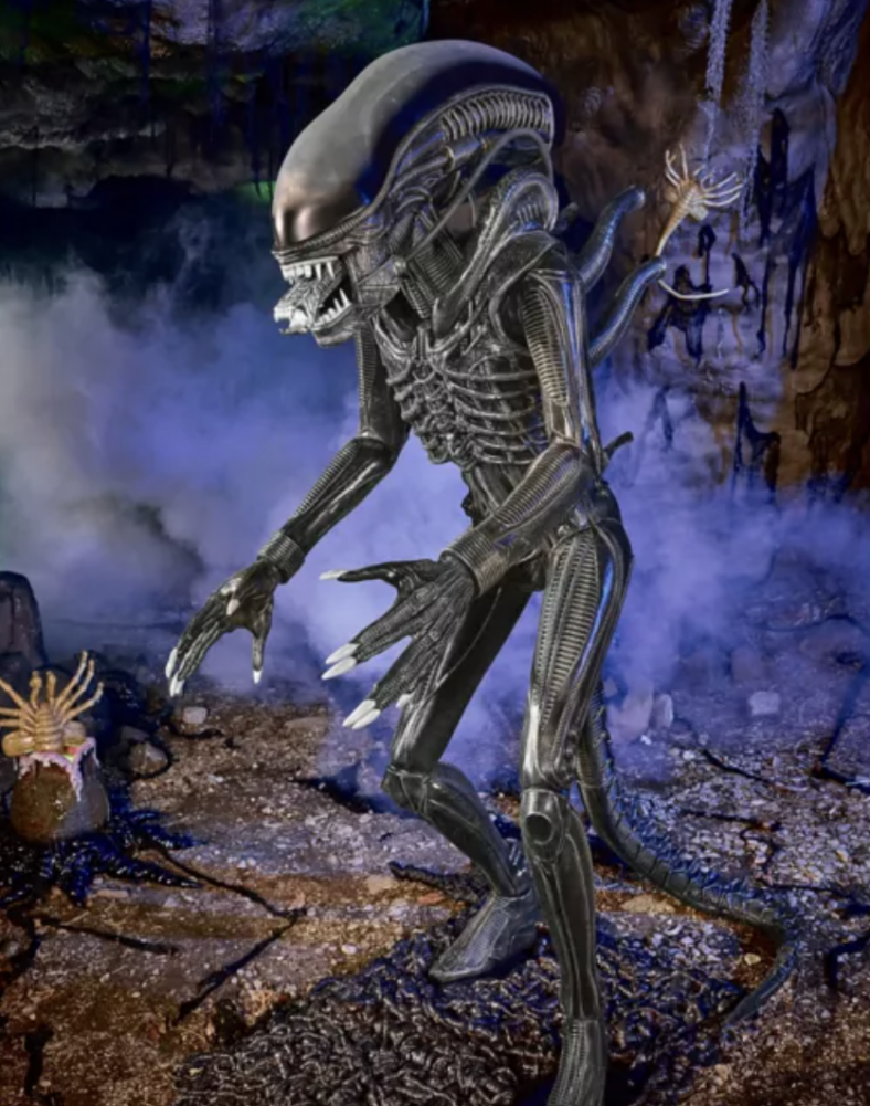 MASSIVE Xenomorph Animatronic Lands at Spirit Halloween for Spooky Season!