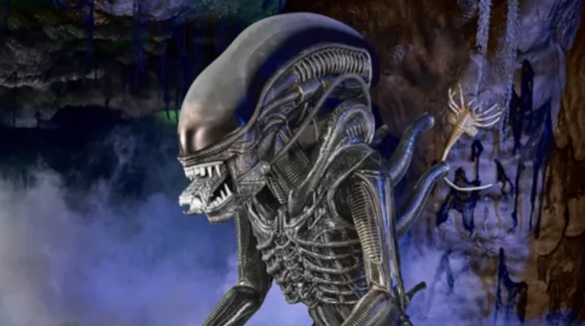 MASSIVE Xenomorph Animatronic Lands at Spirit Halloween for Spooky Season!