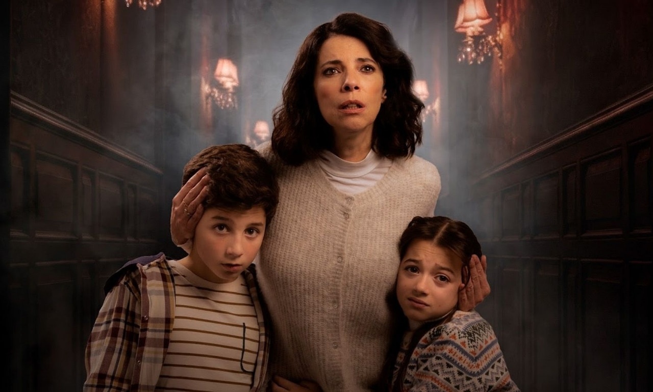 ‘Under Your Feet’: New Art for Chiller Starring ‘Pan’s Labyrinth’s Maribel Verdú!