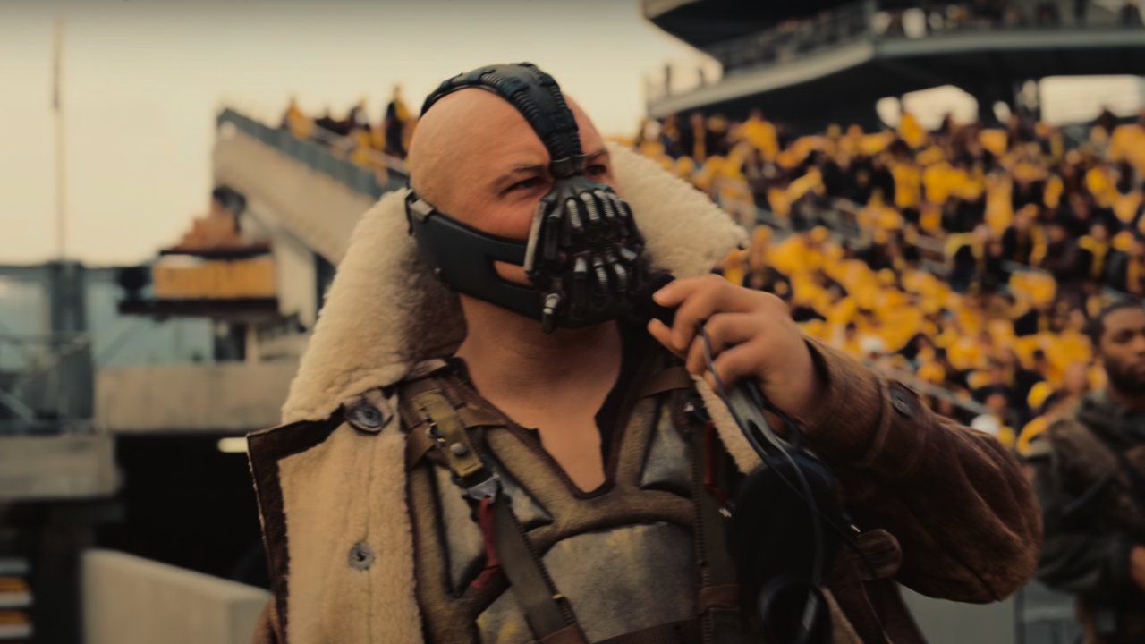 Greg Mottola a Frontrunner to Direct DC’s Deathstroke and Bane Movie!