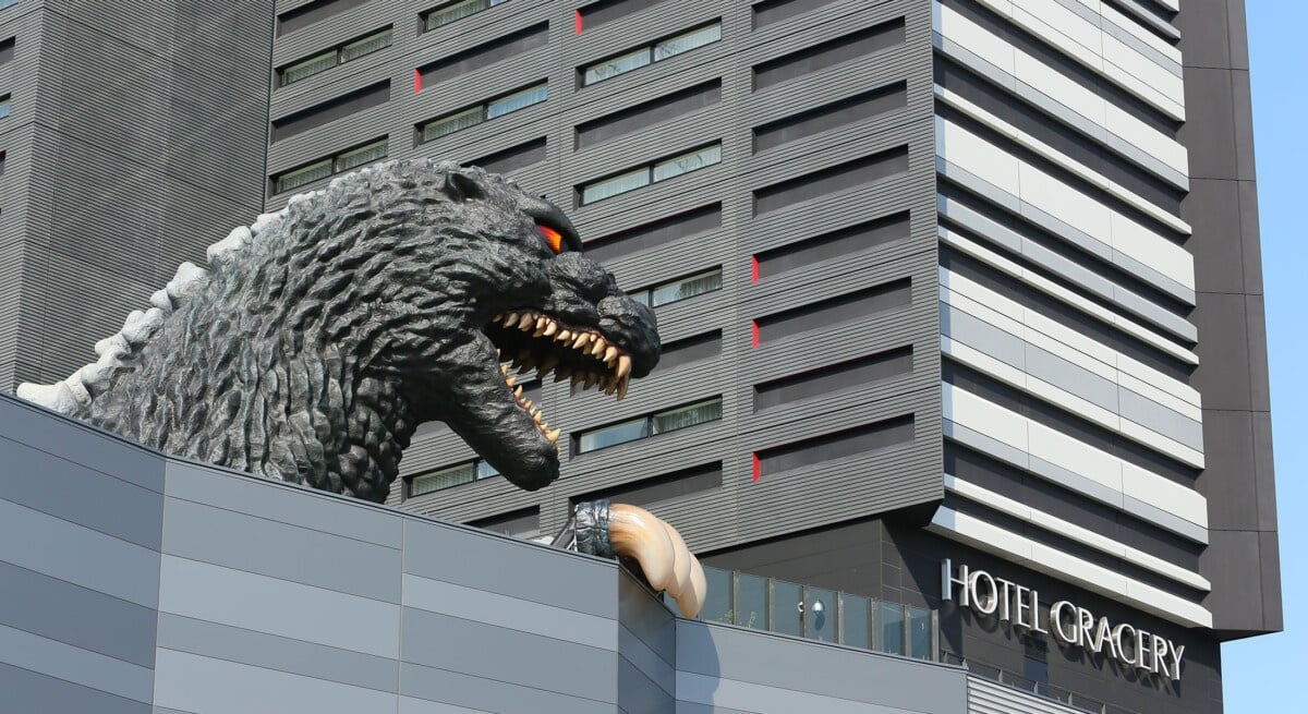 dreadcentral.com - Brad Miska - You Can Stay in a Hotel Room With a Giant Godzilla Roaring Outside Your Window